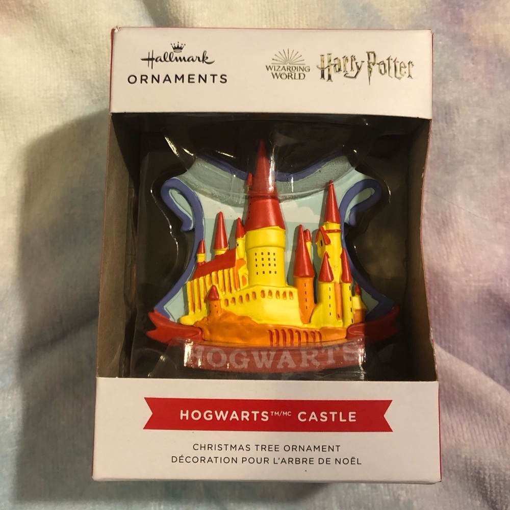 B26) Hallmark Harry Potter Hogwarts Castle Ornament